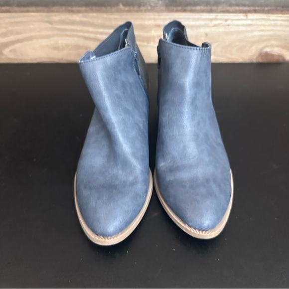 Simply Vera Vera Wang Women’s Vienna Blue Faux Leather Boots 8.5 Block Heel Zip - Picture 6 of 10